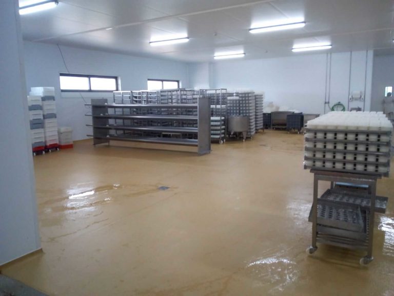 Pavimento Industria alimentaria Mallorca hecho por Ricardo Perelli
